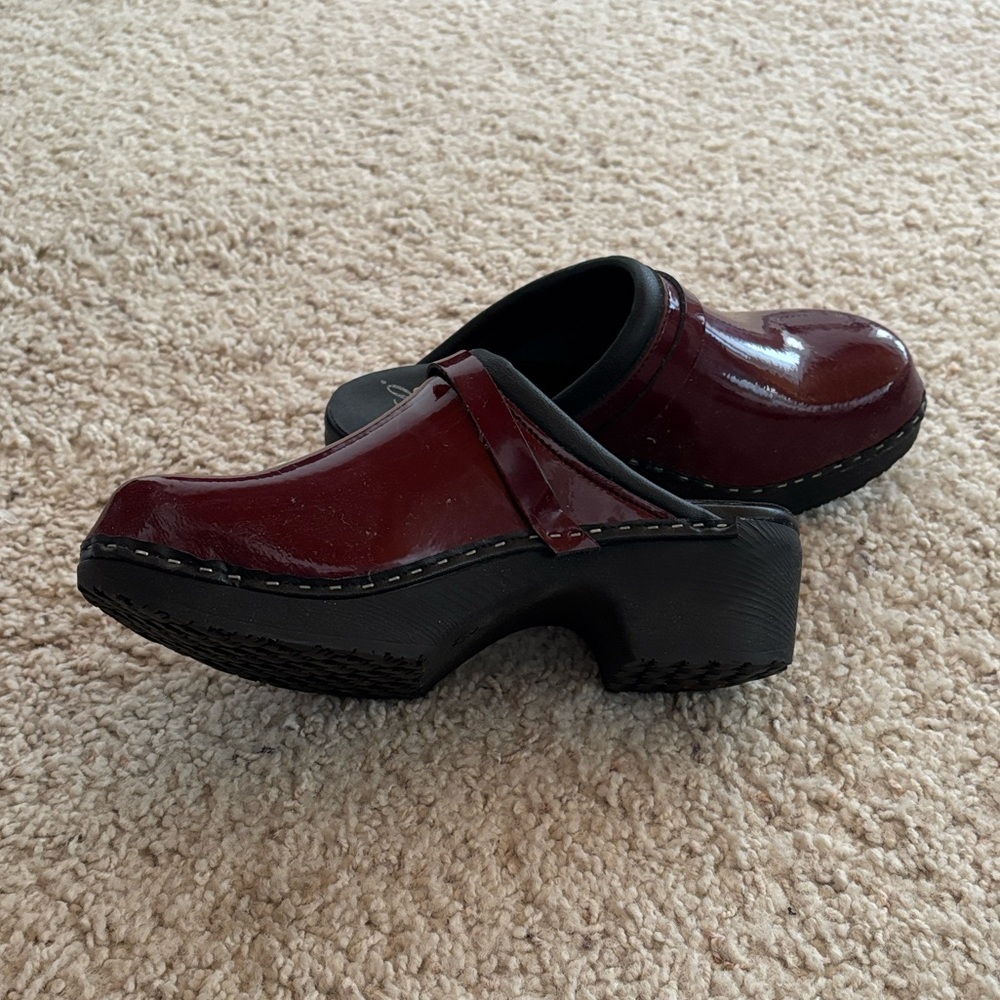 Elegant Burgundy Women's Clogs
